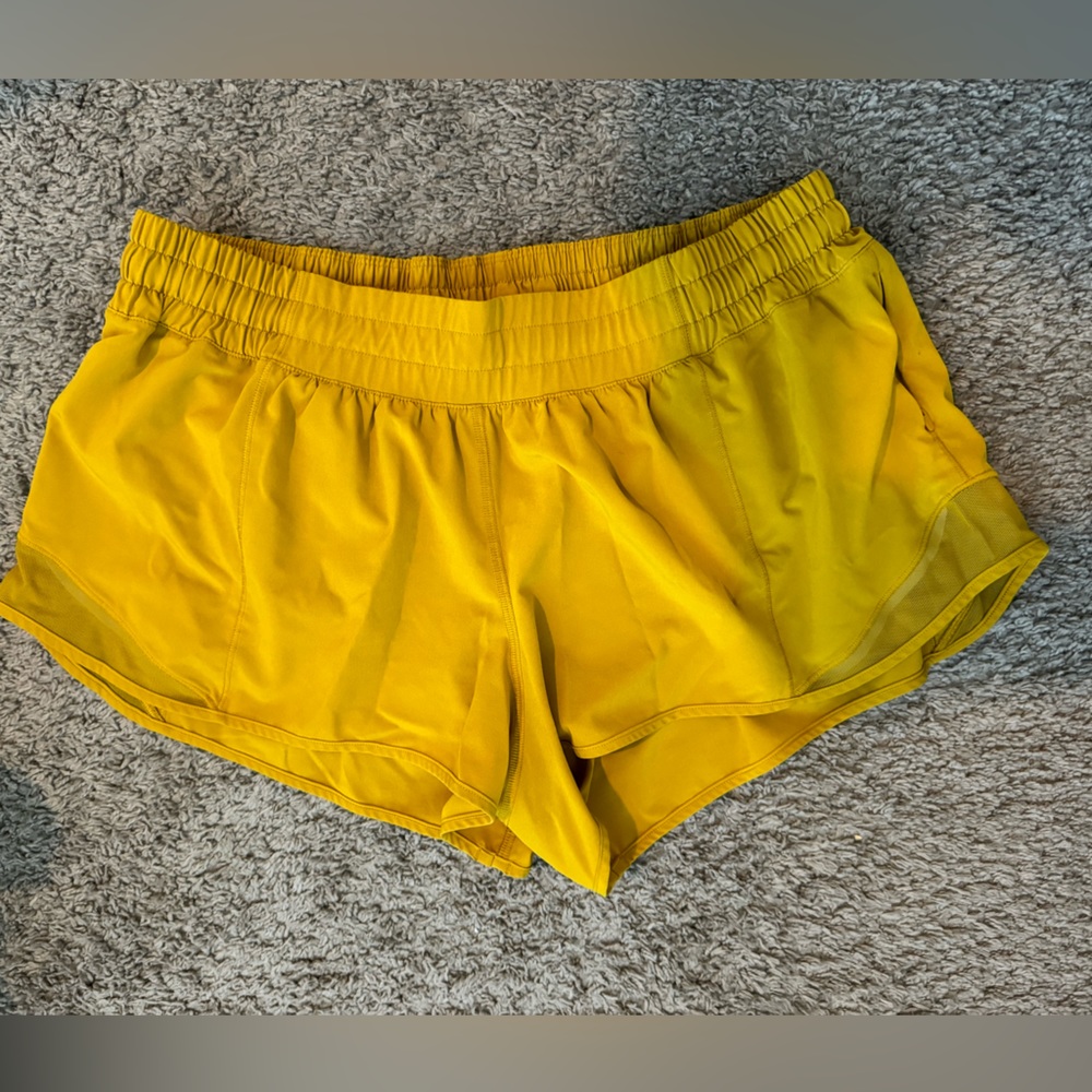 Lululemon Honeycomb Hotty Hot Low Rise Short- 2.5” inseam